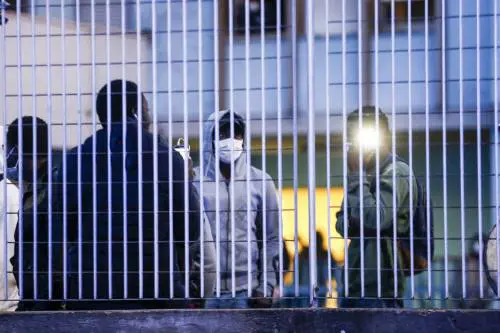 La ripartenza della Lamorgese: permessi lunghi agli immigrati