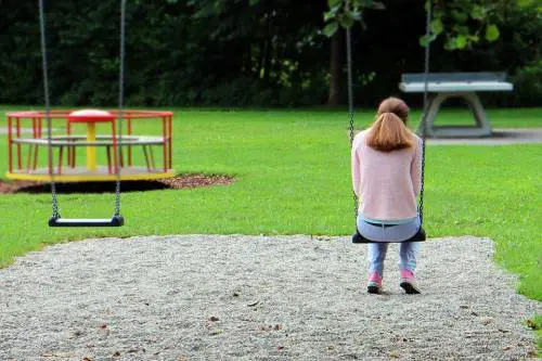 Adesso è pure scontro ​sui bambini al parco