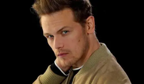"Sono stato vittima di stalking e bullismo". Sam Heughan, star di Outlander, si rivela sui social 