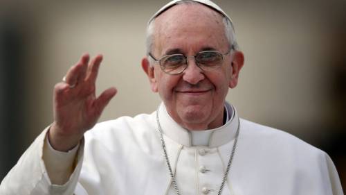 "Questa è la vera acqua santa", lo scherzo del Papa in un video censurato dal Vaticano