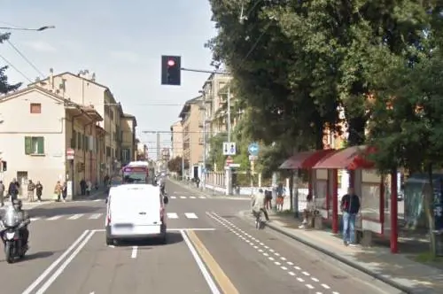 Bologna, paura sul bus: nigeriano perde la testa e attacca agenti