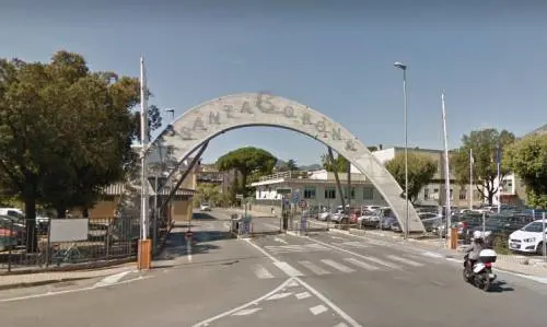 Laigueglia, senegalese pesta a sangue moglie italiana: arrestato