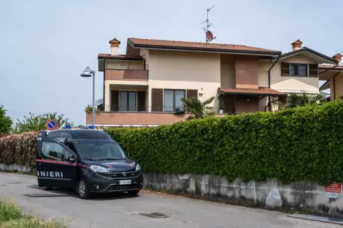 Lockdown forzato per il virus: compagna lo lascia, lui le spara