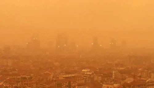 Maltempo, piogge e temporali su tutta Italia: nubi cariche di sabbia desertica