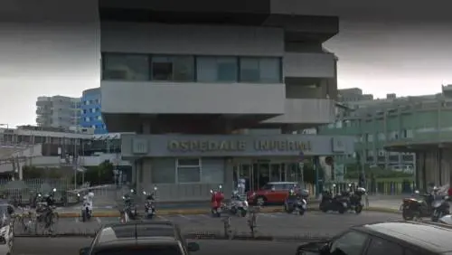 Rimini, gambiano Covid-positivo scatena il panico in ospedale