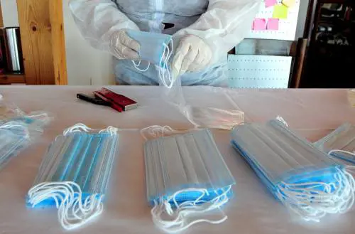 Aumenti fino al 400%: la truffa ora si sposta sui guanti in lattice