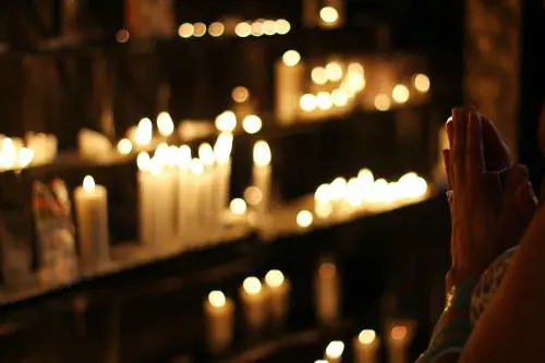 Caos funzioni religiose. Chiesa, governo spaccato