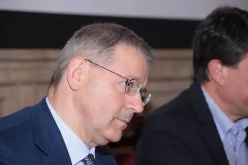 "In 300mila rischiano il posto. Togliete subito Tari e Imu"