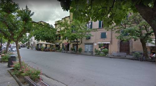 Lucca, furia del magrebino ubriaco: botte e sputi contro carabinieri