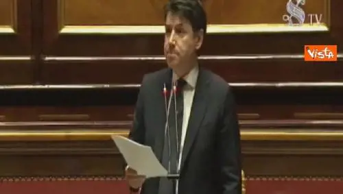 Coronavirus, bagarre in Senato mentre Conte parla: fischi del centrodestra