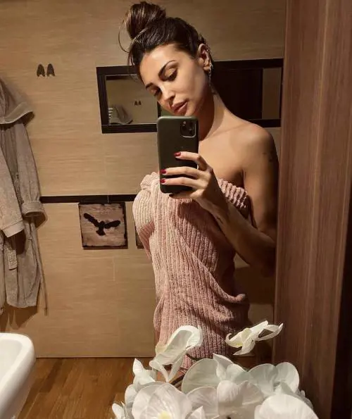 Iannone ha una nuova fiamma: la Buccino viola la quarantena e scappa da lui 