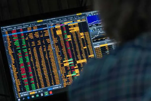 Moody's lascia invariato il rating dell'Italia, S&P declassa quello della Francia