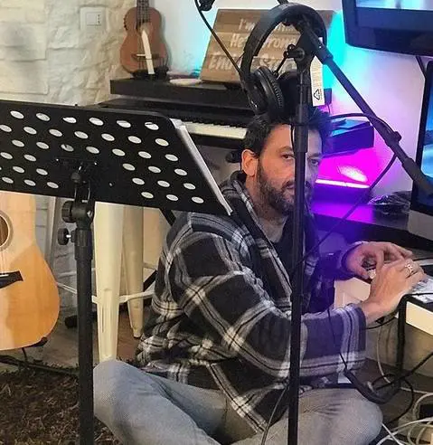 "Vai a raccogliere pomodori", "Vai a ca...". Pago perde le staffe