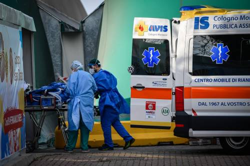 Coronavirus, nuovo calo di malati: 333 morti in un giorno
