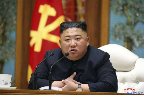 Il mistero di Kim si infittisce. Trump confessa: "Io so tutto"