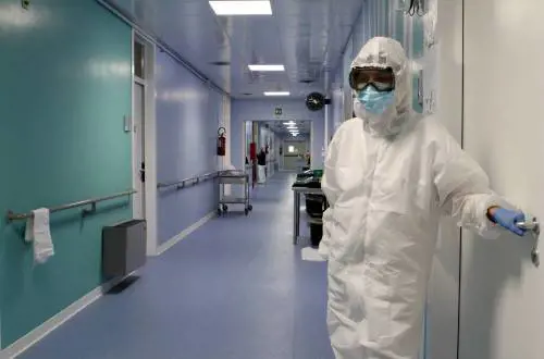 Oms: "Il virus? È un mostro. Non abbiamo idea di cosa possa causare"