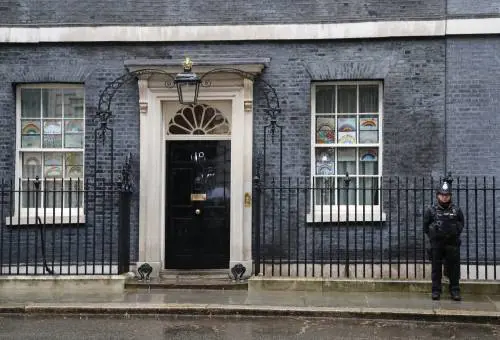 Party di Natale in pieno lockdown: bufera su Downing Street