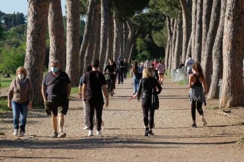 Roma si riscopre disciplinata: niente ressa. A Napoli assembramenti sulla Circumflegrea