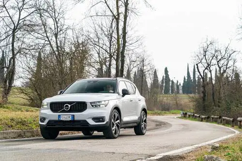 Volvo: XC40 Recharge T5 Plug-in Hybrid dà la carica
