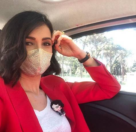 Critiche a Caterina Balivo per la mascherina fashion: "Ma protegge dal virus?"