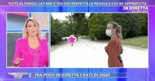Vede l'inviata e si cala i pantaloni in diretta: gelo in studio