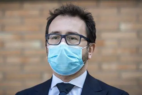 La retromarcia di Bonafede: sì al decreto contro le scarcerazioni dei mafiosi