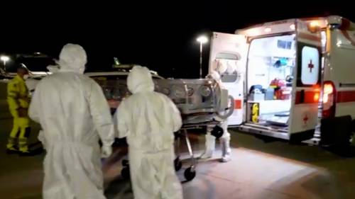 Colpito da coronavirus in Guinea, torna in Italia con un volo dell'aeronautica