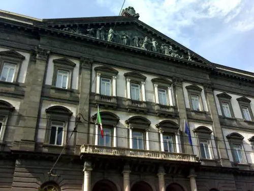 Sesso in cambio di esami all’Università Federico II: docente sospeso