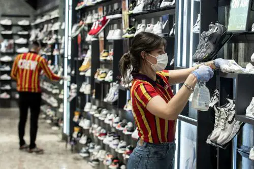 "Qui riapriamo tutto lunedì": blitz delle regioni contro Conte