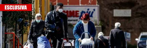 "Io con 3 figli senza i bonus". Ma Raggi li dà agli immigrati