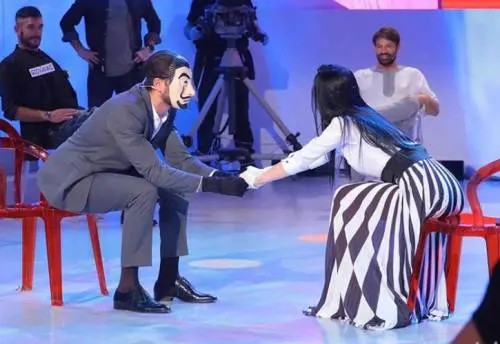 Ecco chi è l'Alchimista che corteggia Giovanna Abate