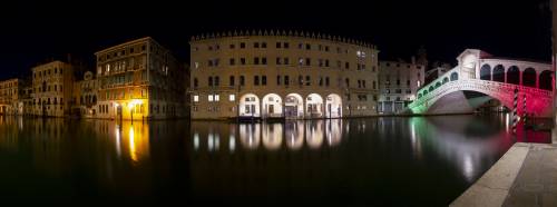 Togliete le mascherine alle bellezze di Venezia