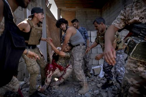 Quell'abisso di orrore in Libia: bambini arruolati per uccidere
