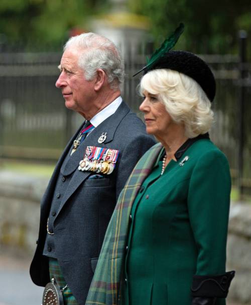 Camilla ha contagiato Carlo? Il retroscena sulla Royal Family