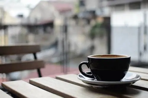 Caffè outdoor e saldi a giugno. Così il commercio si reinventa