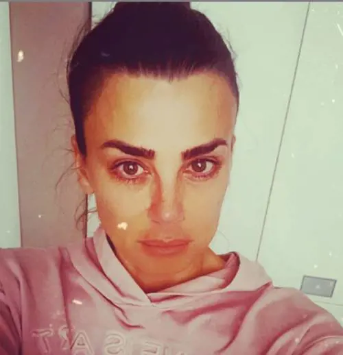 "Quelle merda!". Paura per Serena Enardu: cosa hanno fatto alla sua auto
