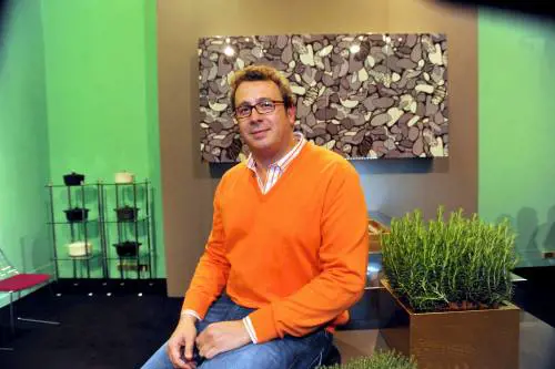 Serve ad aprire le porte senza toccarle. Si chiama "Salvo, il coso" ed è griffato Coveri