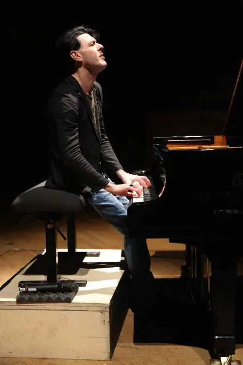 Addio a Ezio Bosso, direttore d'orchestra e pianista