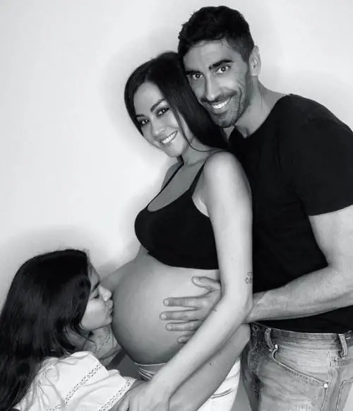 Parto a sorpresa per Giorgia Palmas e Filippo Magnini. È nata Mia