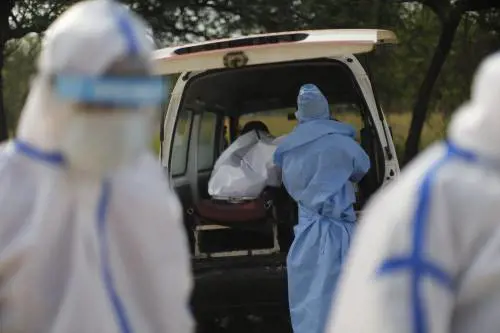 I catastrofisti del virus all'attacco