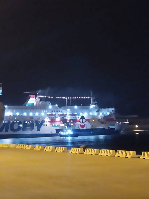 La Moby Zaza in partenza da Porto Empedocle con i migranti a bordo