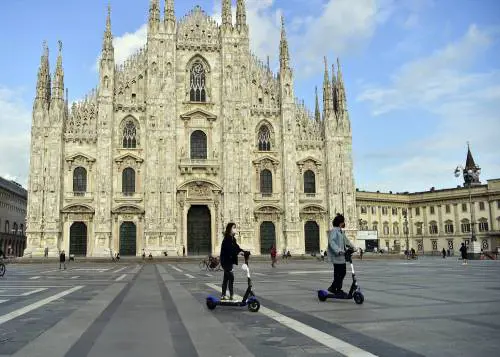 La Madonnina e i diritti gay: Sala gioca su due tavoli