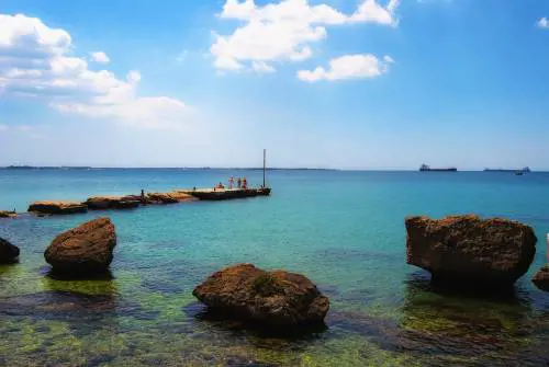 Il piano grillino su Taranto. Svendere il porto ai cinesi