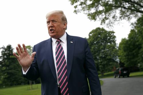 Adesso Twitter censura Trump. The Donald fa guerra ai social