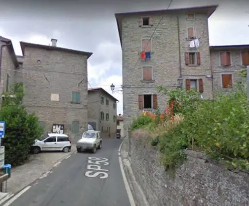 Un paesino, ma in due Regioni: "Impossibile anche fare la spesa"