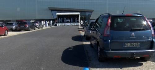 Francia, la prima Messa dopo il lockdown è in stile "drive-in"