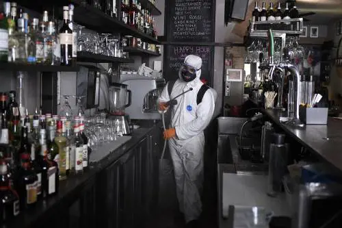 Dove può scattare il contagio: tutti i luoghi col rischio Covid