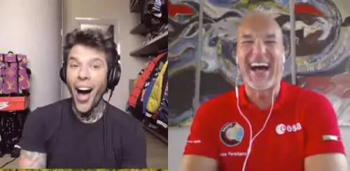 Fedez gela Luca Parmitano: "Com'è la masturbazione nello spazio?"