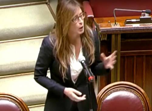 La Meloni critica le lacrime della Bellanova. E la Boschi: "Così la deride"