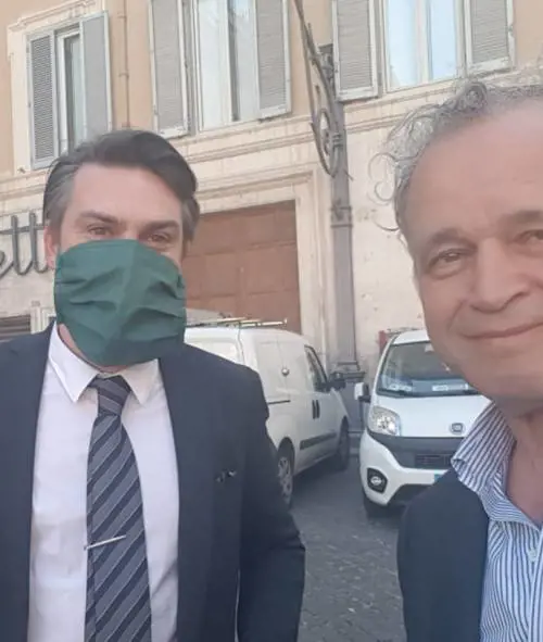 Mentana contro il grillino Ricciardi: "Direi che è un co..."